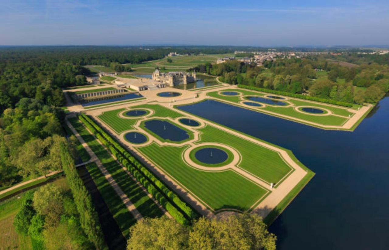 Отель Kyriad Creil - Chantilly Nord Экстерьер фото